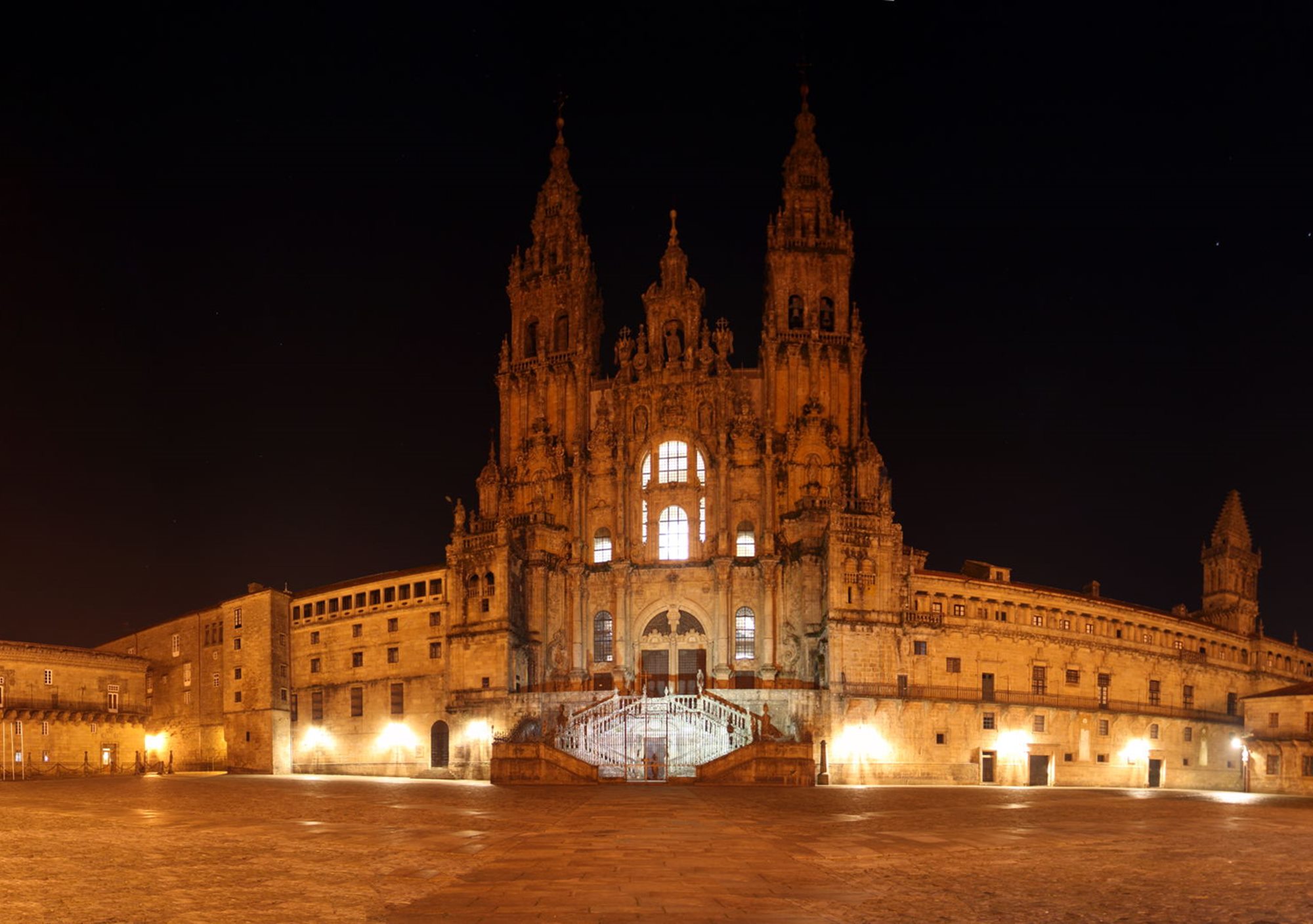Visitar visita teatralizada tour teatralizado en a por Santiago de Compostela con guía
